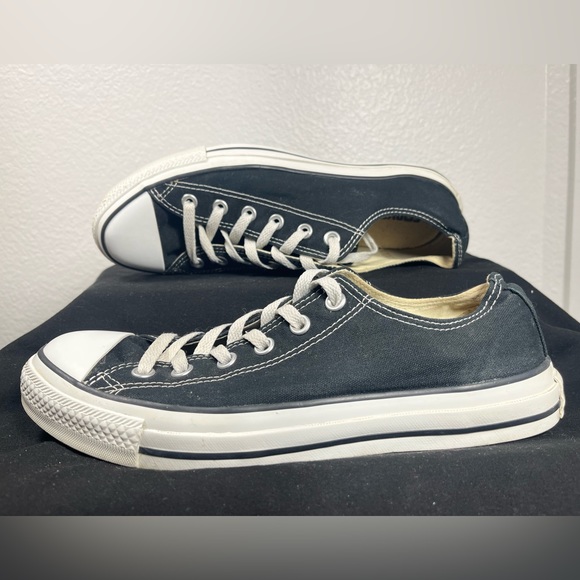 Converse Shoes - Converse Low Tops Shoes - Black & White - Women’s Size 10 & Men’s Size 8